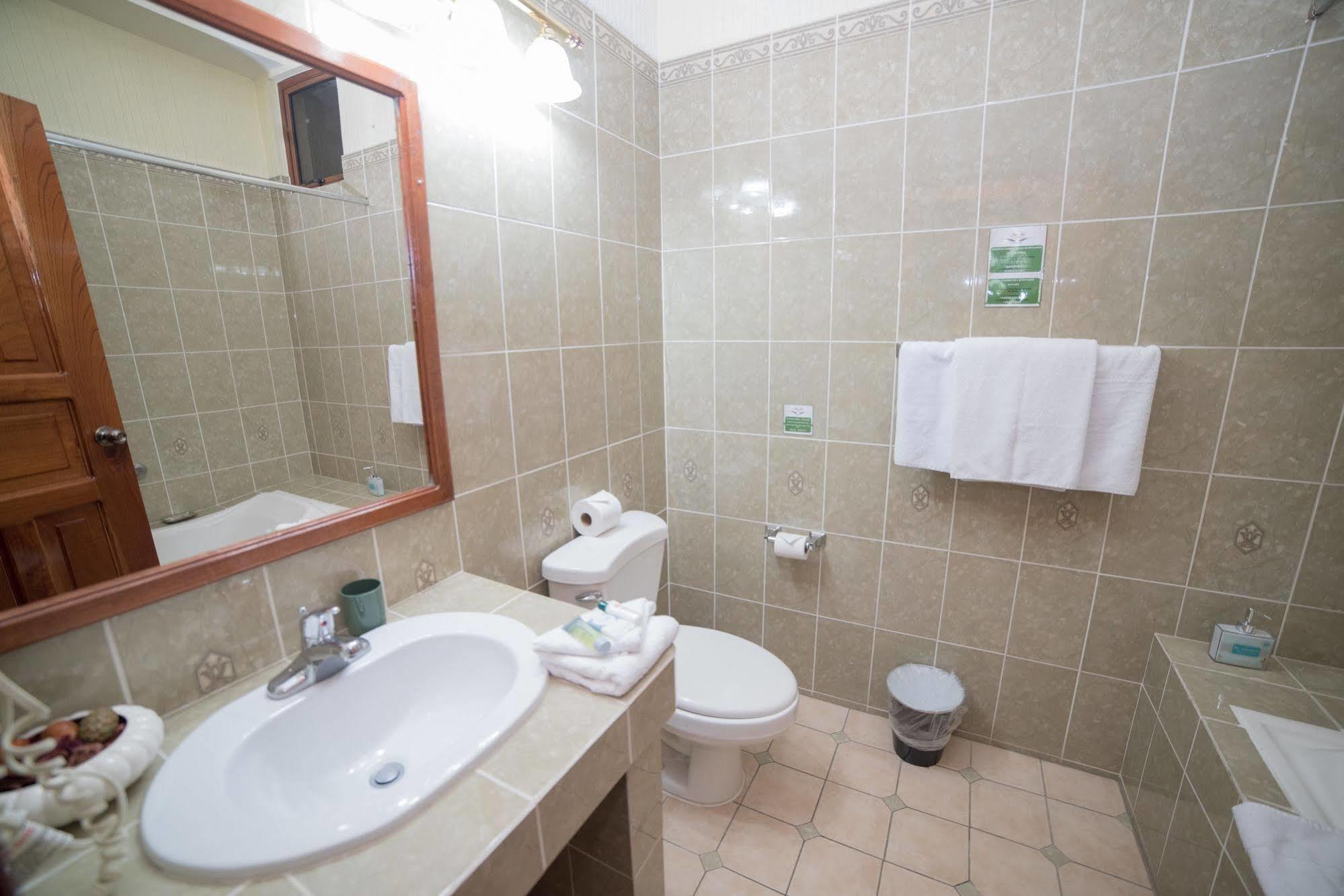 Hotel Anna Inn Olintepeque Ngoại thất bức ảnh