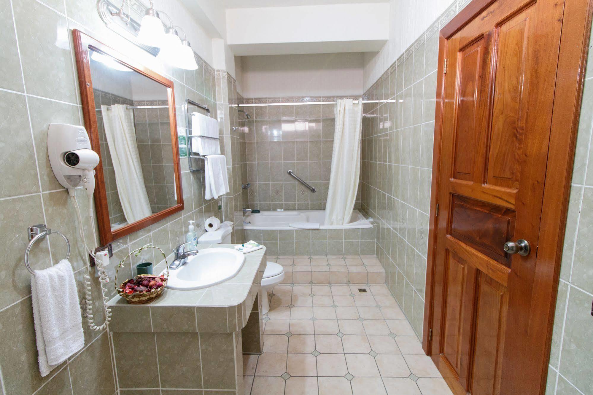 Hotel Anna Inn Olintepeque Ngoại thất bức ảnh