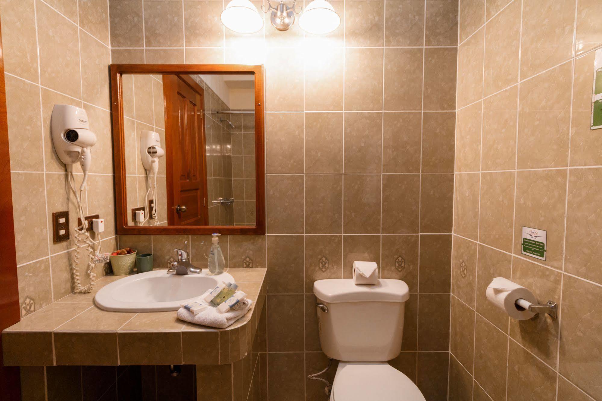 Hotel Anna Inn Olintepeque Ngoại thất bức ảnh